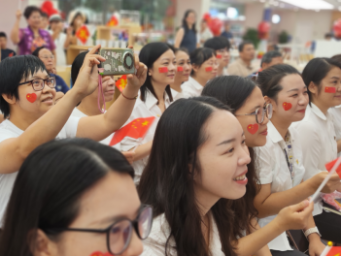 畅享高清直播，他们在广西移动看九三阅兵盛况