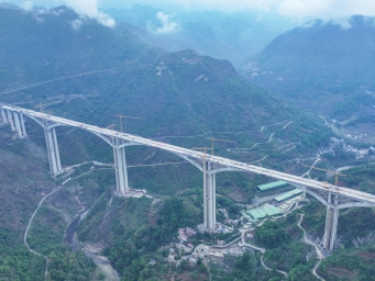 Liuzhi Grand Bridge in Guizhou connected