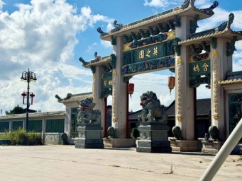 潮汕天价违建曾被政府贴封条，建设方拆门进入施工